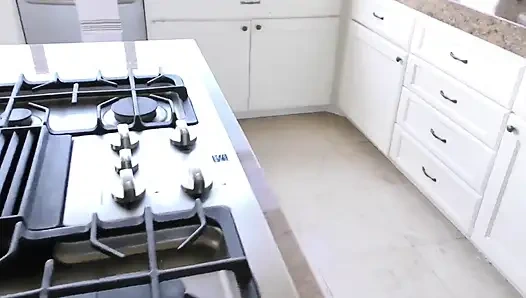 Xandra sixx fickt ihren stiefvater wie eine hure, denn sie hat seine karte vollgespritzt