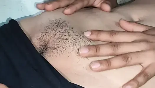 Stiefschwester bittet, meine enge muschi, gefüllt mit Sperma, in einem indischen tamilischen Porno-video zu öffnen.