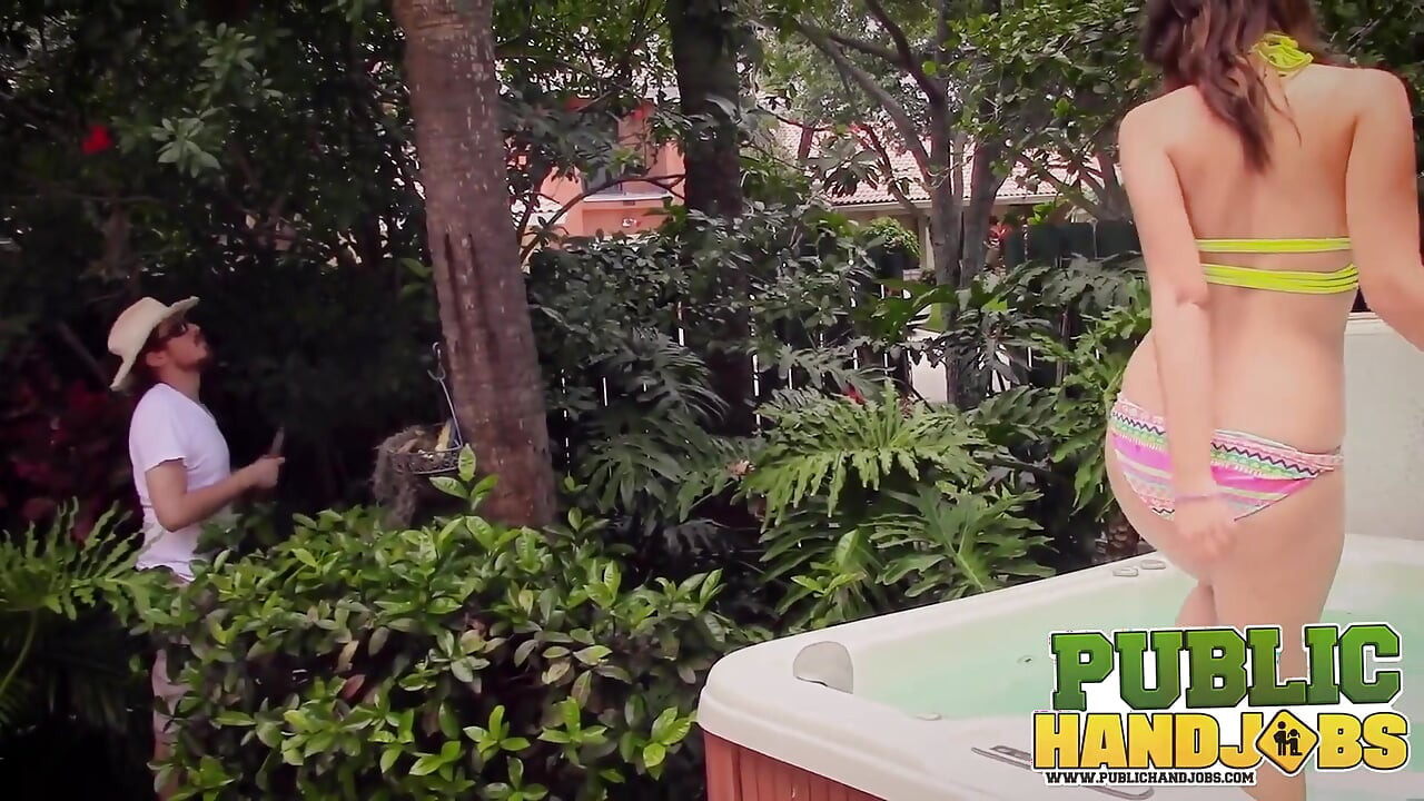 Handjobs Lola Bella Hot Tub Handy