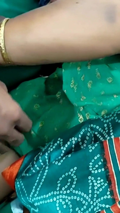 Kjære, stesøsteren min og jeg ble rådet til å knulle uten at noen visste det mens vi hvilte. | Klipp 2