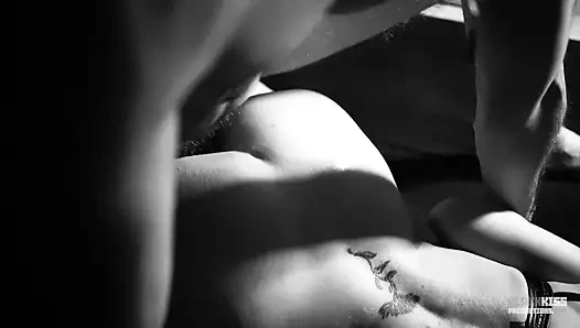 Karım izlerken götünü sikiyorum - hepimiz aynı anda boşayoruz