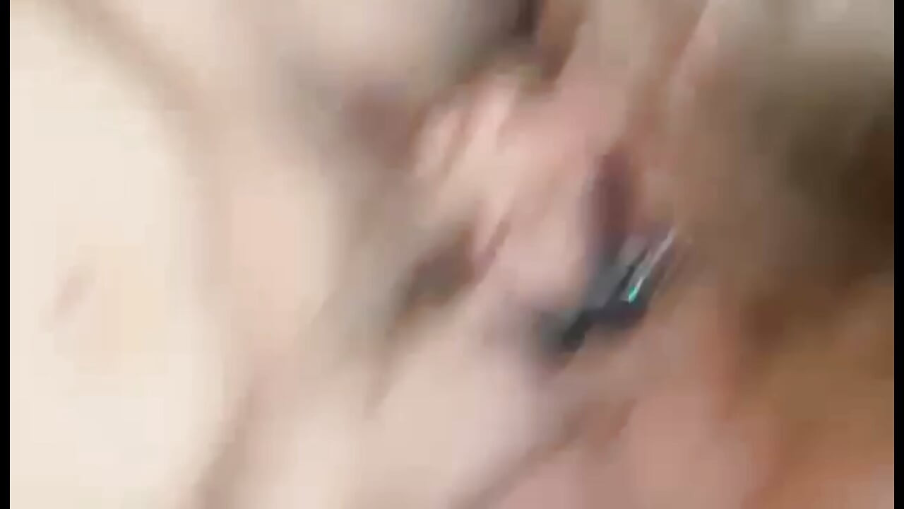 Am fost futută în pizda mea strâmtă de fotograful meu de 55 de ani, i-am dat o muie sexy la 2 videoclipuri muzicale xxx fierbinți murdare