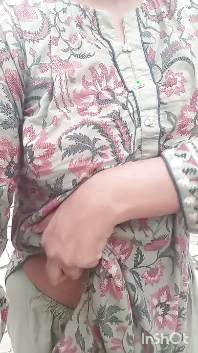 Hot girl showing boobs and pussy to her step brother viral video