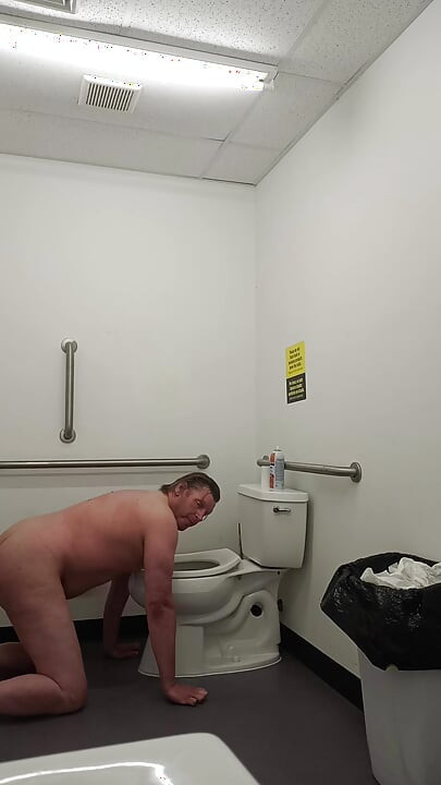 Lee Przybylowicz does some cleaning