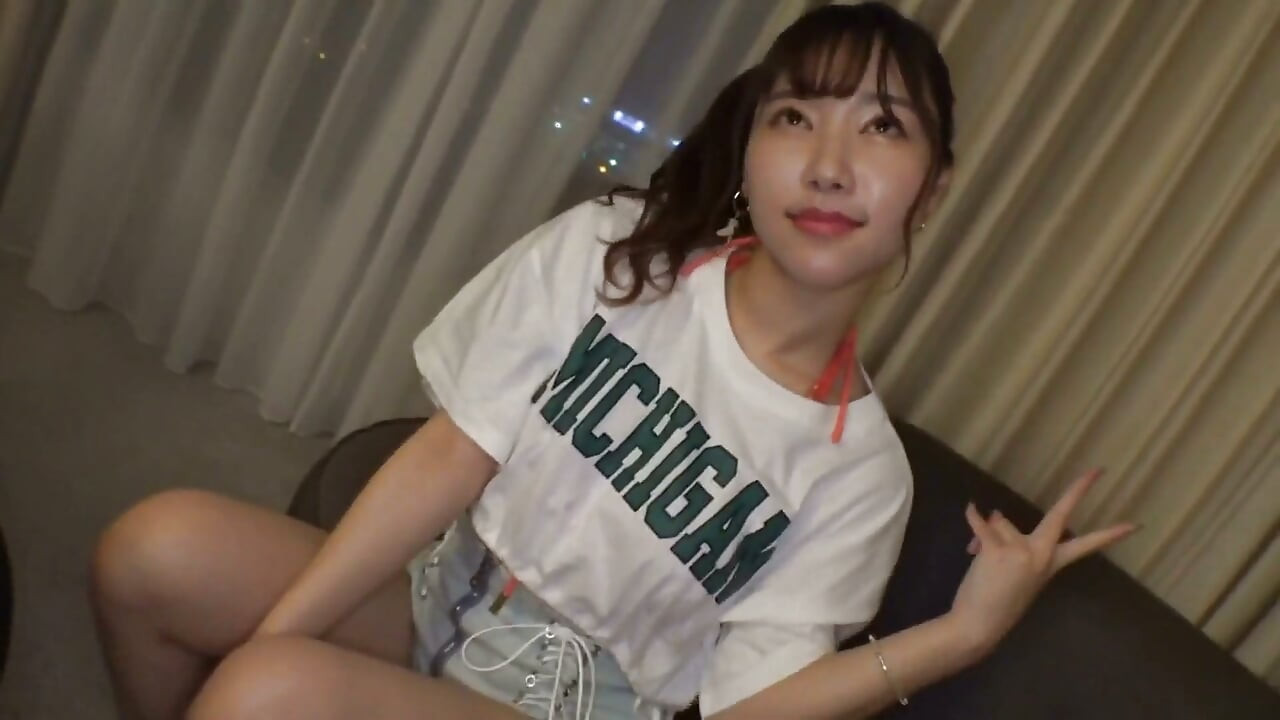 1부: 목구멍과 P***y 모두 등까지 민감합니다.