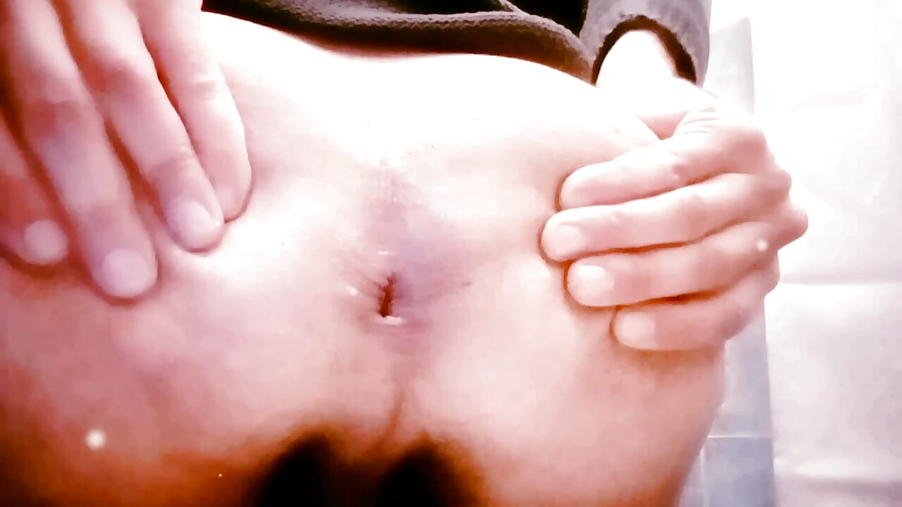 I Spread The Hole Of My Smooth Ass With My Finger
