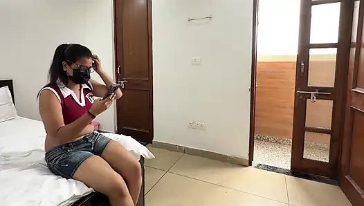 Üvey kız kardeşim erkek arkadaşını kıskandırmak için beni de dahil etti
