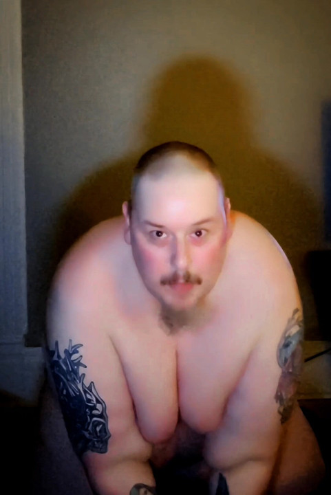 Showing off my fat titts