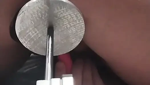 Aku lagi asik muasin memekku pakai mesin seks - pov