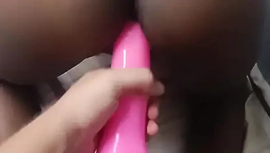 Heißes Schwarzes 18-jähriges Schulmädchen Mit Vibrator Gefickt Und Danach Weißem Schwanz