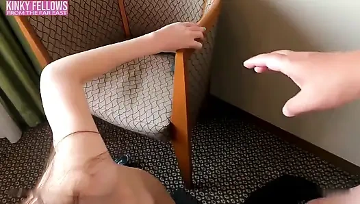 Minato Eleganz entfaltet sich, als ein D-cup-Büro-Engel eine tief verführerische Wendung macht