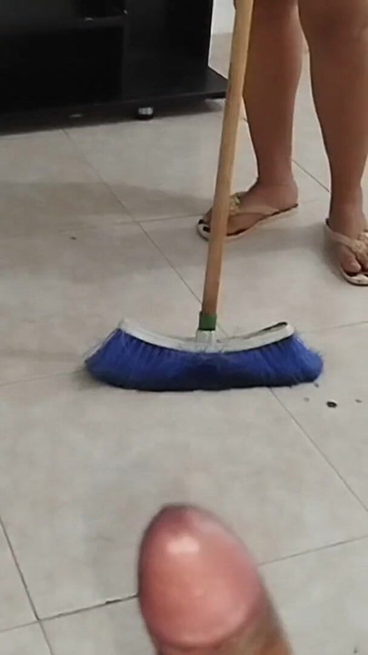 Emotivni trenutak iz "Ova sobarica je došla u kratkim hlačama, zadirkujući... nije bilo šanse i na kraju sam masturbirao dok nisam svršio"