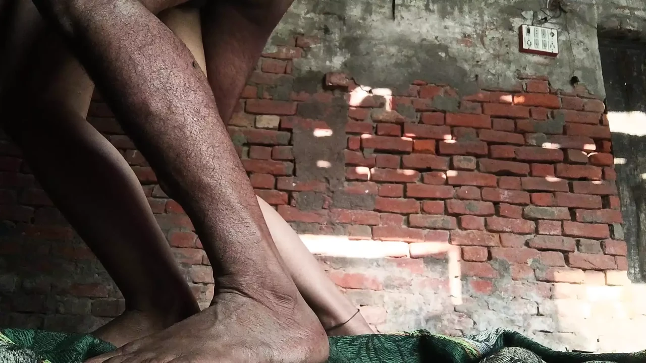 Devar Ne bhabhi ko band Kamre Mein bulakar bahut choda