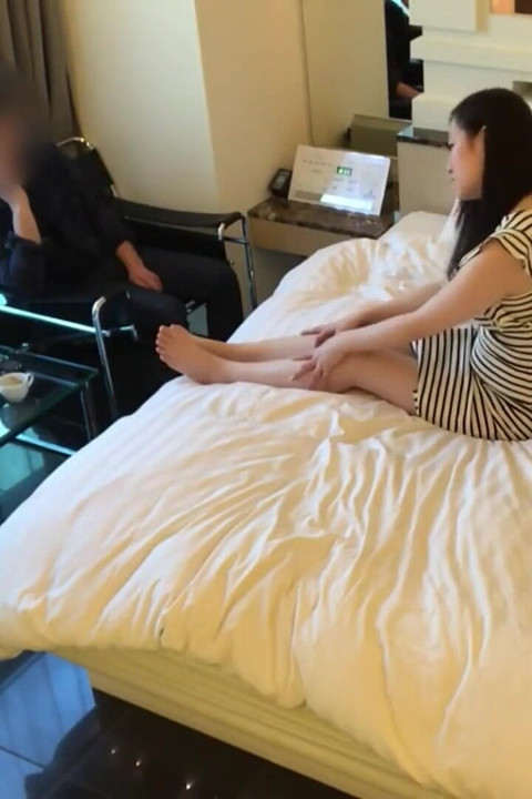 Beautiful Married Woman Desires Secret Thrill in Daylight, Secret Encounter Leads Into Intense Creampie Moment