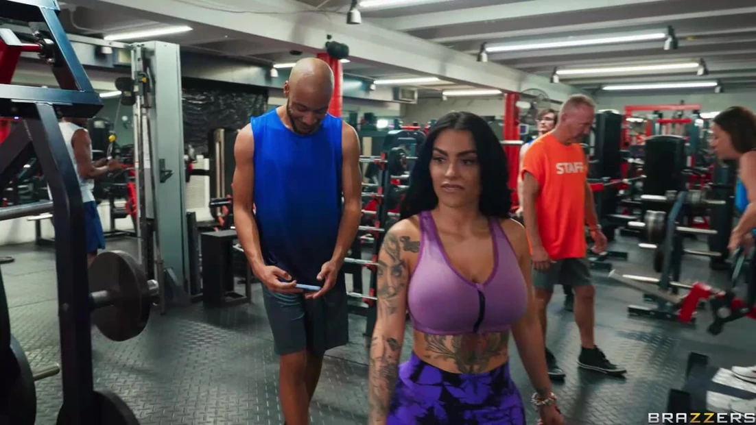 A Not So Sneaky Public Gym Bang.The Official Egypt Brazzers