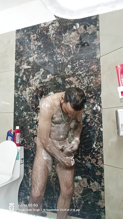 Un père policier indien baise son beau-fils