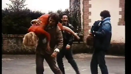 Fantastica moana si cewek hot rambut pirang lagi asik nyepong dan ngentot kontol liar