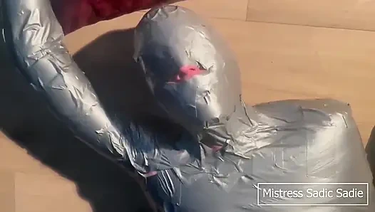 Film bondage penuh dengan penghinaan, penganiayaan, permainan elektro, dan permainan mesum lainnya