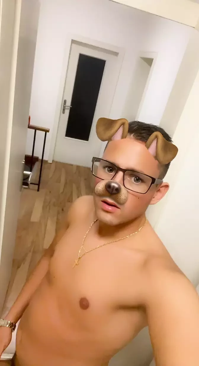 Schnell Wichsen vorm Duschen :D