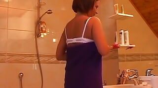 Redhead German chick shows blowjob skills in bathtub
