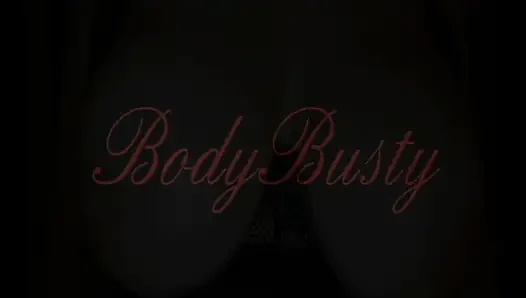 Terlihat di bawah istri semok kulit putih dengan tamparan