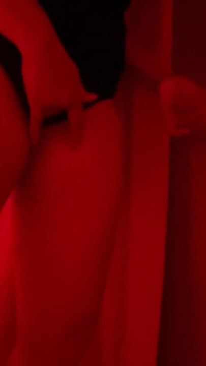 GloryHole in einer disco-toilette, ich lutsche einen fremden | Clip 2