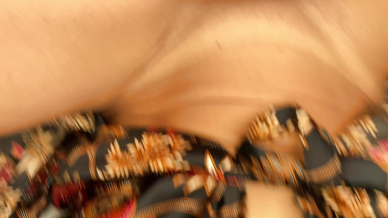 Mi madrastra jugó con mi polla con sus pies hasta que finalmente me corrí
