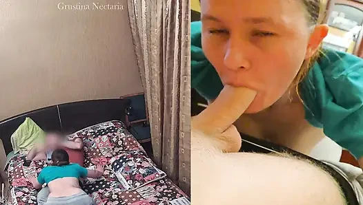 Gerçek Rus çiftin spontane yatak odasında oral seks, iki kamerada filme alındı