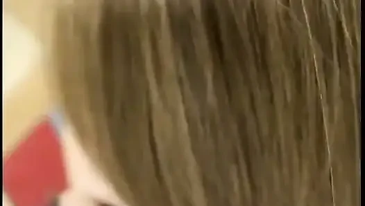 Toket alami cewek rambut pirang ini diremas sebelum nyepong kontol pria ini di sofa