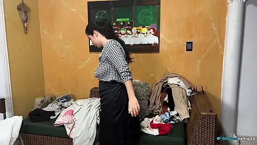 Patronumun kocası ofisinde çalışırken beni sikiyor!
