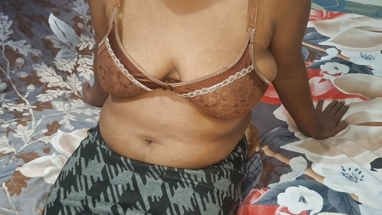 집에서 만나는 섹시한 볼륨감 있는 퍼스널 트레이너