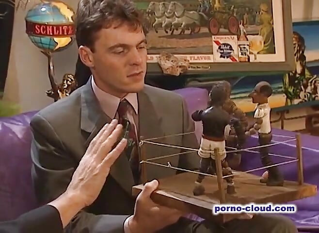 Menajeră pentru sex și futai cu pumnul -DVD-