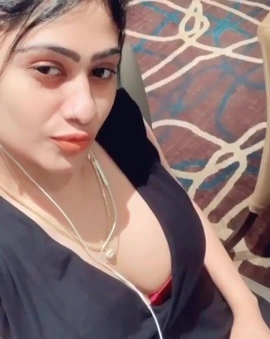 Bhabhi Hint büyük göğüsler
