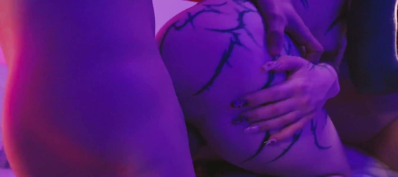 Tattootrio, cô ấy của cặp vợ chồng cắm sừng muốn bị nghệ sĩ xăm hình vặn vẹo