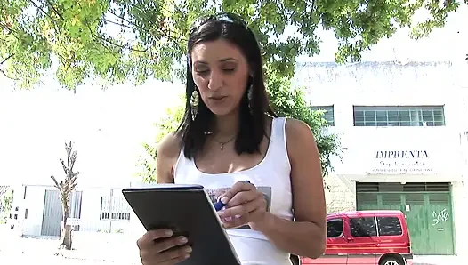 Çoraplı orta yaşlı seksi kadın irr grup sekste birden fazla boşalmayla kaplanıyor