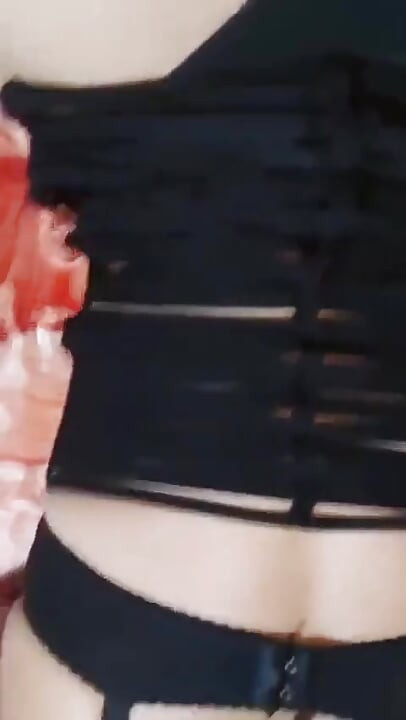 摩洛哥女人趁阿聯酋女人的小穴幹她