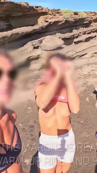 BEACH DICKFLASH FOR TWO GIRLS:my friend Fede goes to the beach with a friend of hers and arranges a spicy encounter with my cock | Clip 2