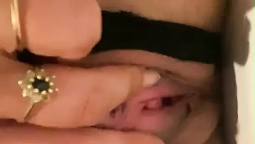 Отличный оргазм и сок из киски от MilfyCalla