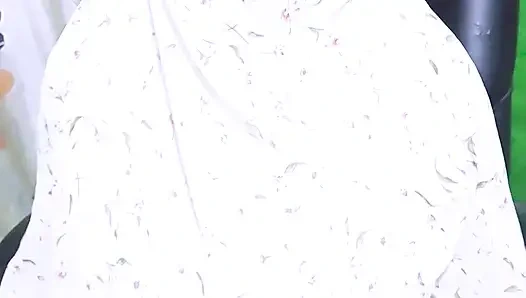 Hijabi Queen. Muslim Girl showing her Asshole and Fingering wearing Hijab.