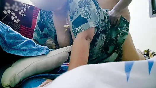 Seksi desi kayınbirader gece sikime güzelce biniyor onu domaltarak sert siktim ve amının içine boşalıyorum