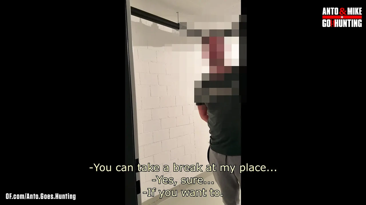 Straight Curious Handyman seduced by gay and Gets sucked on the couch while gaming