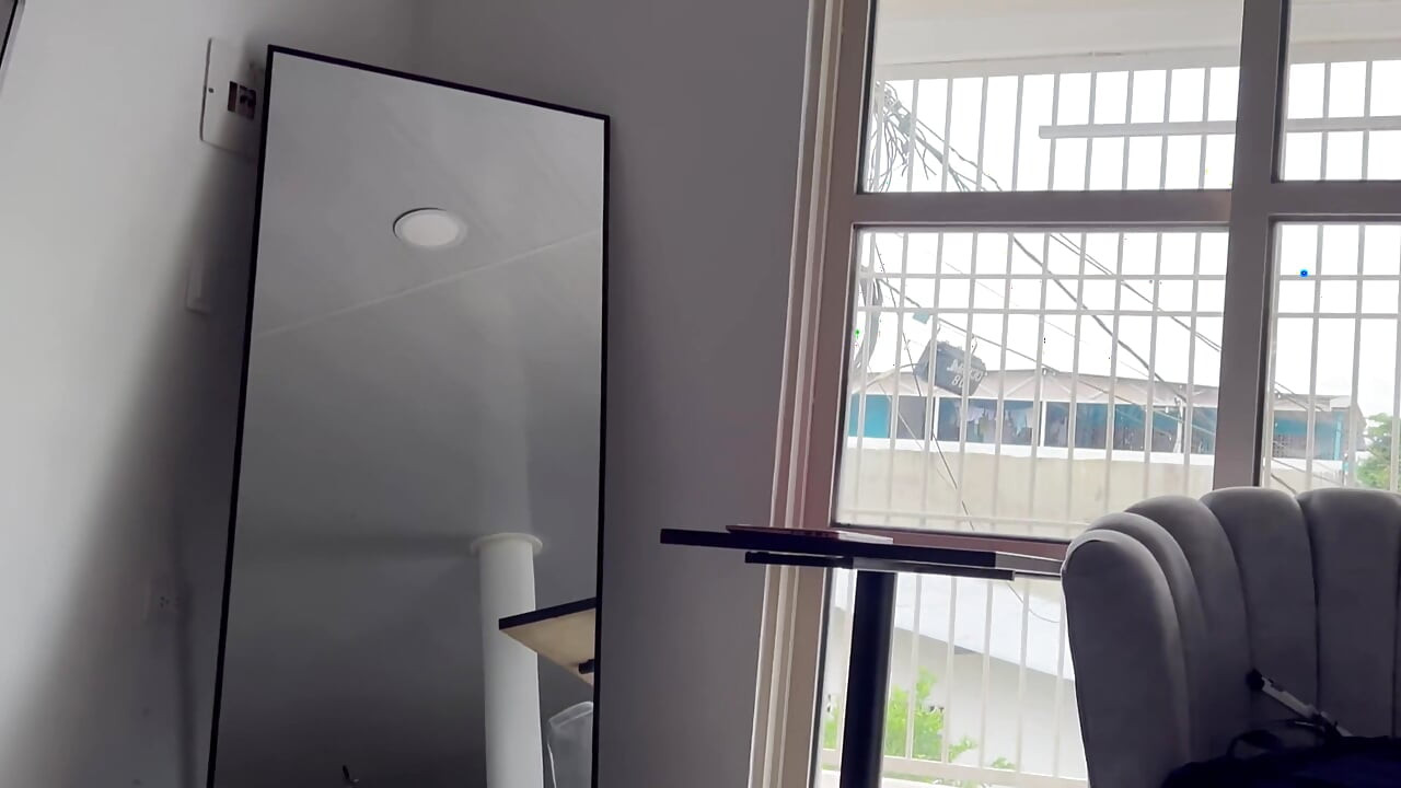 Stiefbroer kijkt naar mijn xxx-seksfoto's