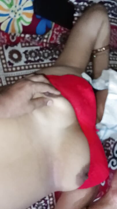 Hot mammi ne mere ghar aakar apni chut kyu chudwati kya maama ne le nhi paa rhe the maami hot hi chut bhi tight hi bazne layak hi iski gaand
