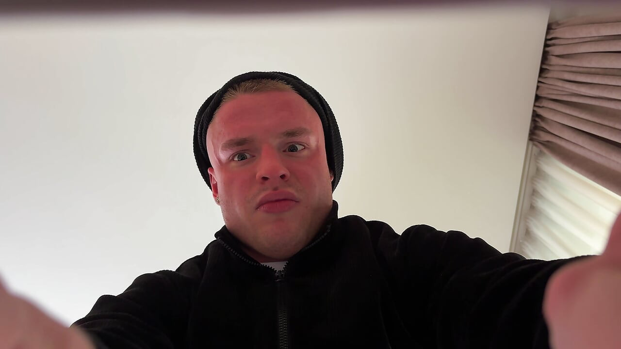 Ein Dieb ist ins Haus eingebrochen und hat eine verheiratete Geliebte gefickt