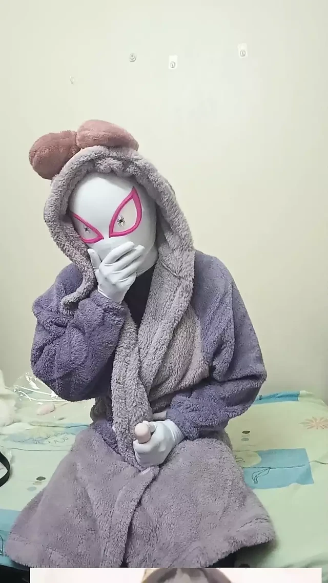 Spidergwen vibrates and orgasm few times in sexy purple dress