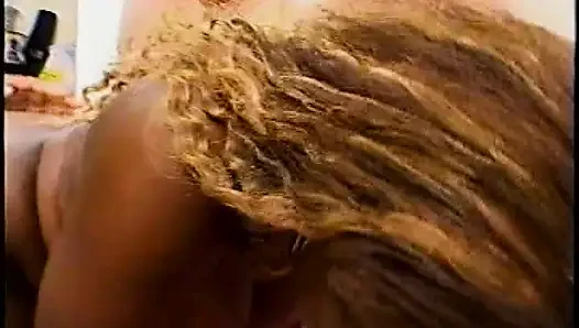Pelacur semok kulit hitam disemprot sperma setelah pesta seks anal