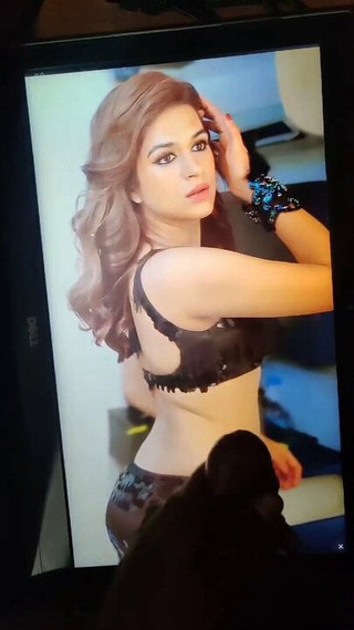 Shraddha das gedt otra carga