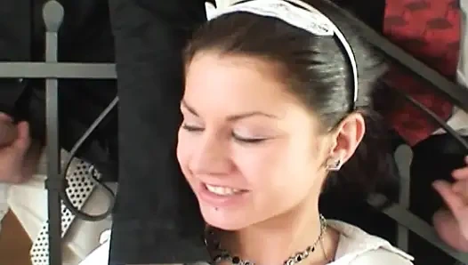 Cewek italia dientot habis-habisan di kamar tidur vintage