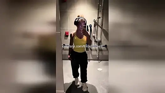 18 yaşındaki TikTok Thot'un amcığı kamerada patlıyor! Sansürsüz Gape