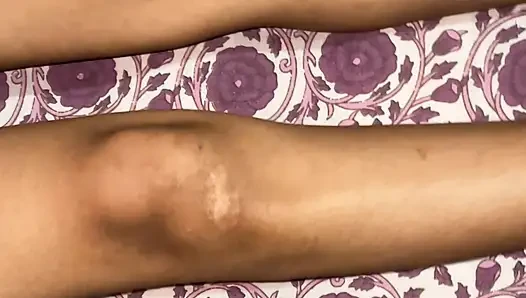 Aku hanya menyentuh memeknya yang sempit. Memek perawan. Memek mungil ini lagi asik disentuh sampai menganga lebar. Ngentot pacarku.